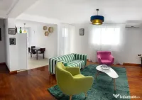 Vand apartament 3 camere, decomandat, in Cetate, pozitie excelenta. 