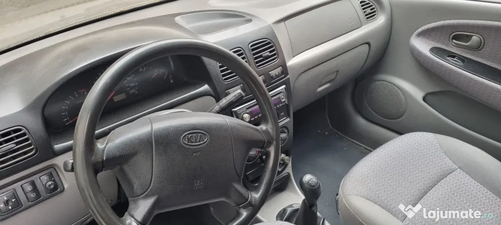 Vand autoturism KIA.