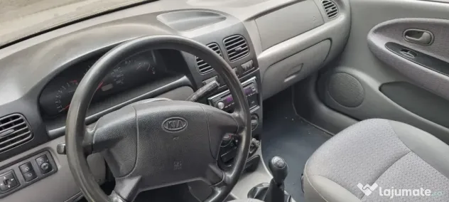 Vand autoturism KIA.