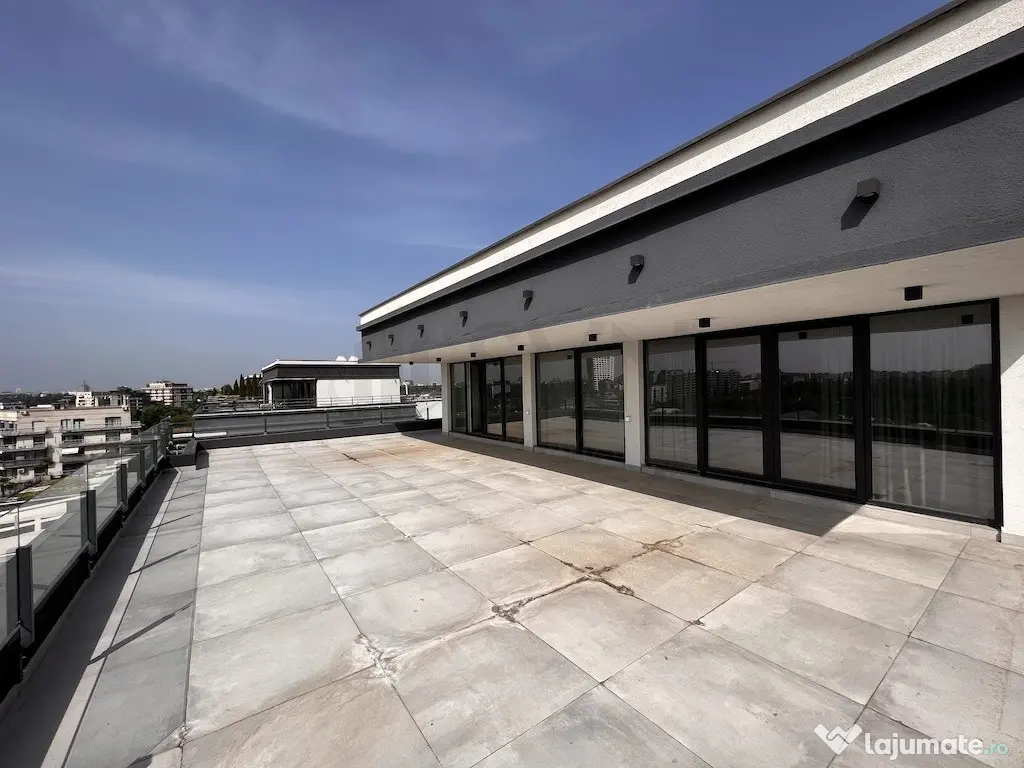 Penthouse spectaculos cu vedere spre lac