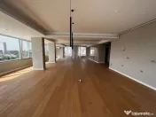 Penthouse spectaculos cu vedere spre lac 