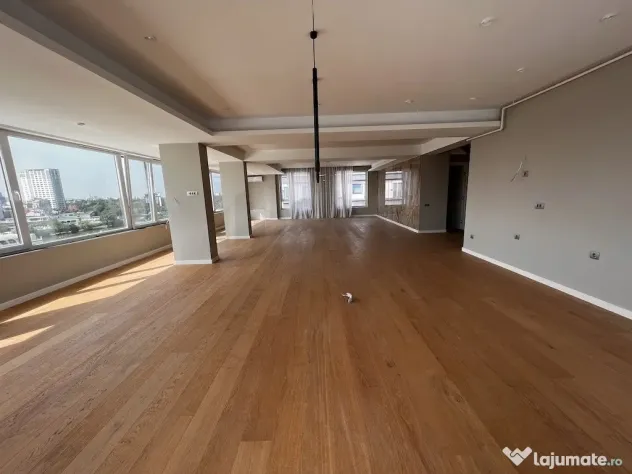 Penthouse spectaculos cu vedere spre lac