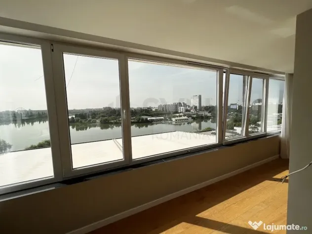 Penthouse spectaculos cu vedere spre lac