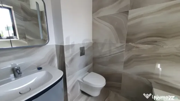 Apartament cu 3 camere singur pe etaj Polona