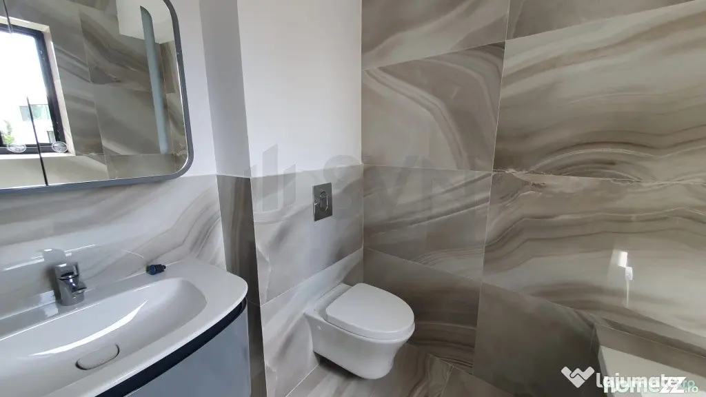 Apartament cu 3 camere singur pe etaj Polona