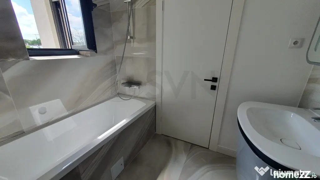 Apartament cu 3 camere singur pe etaj Polona