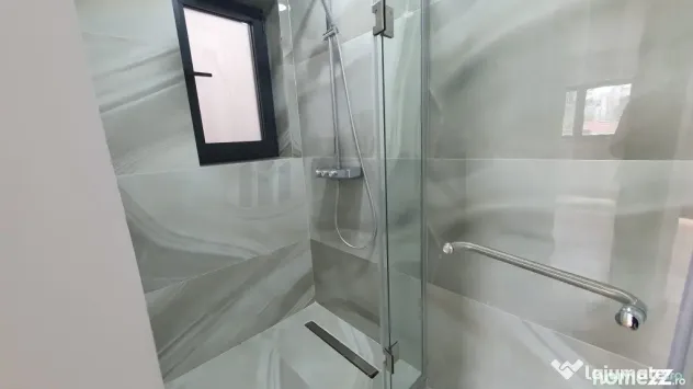 Apartament cu 3 camere singur pe etaj Polona