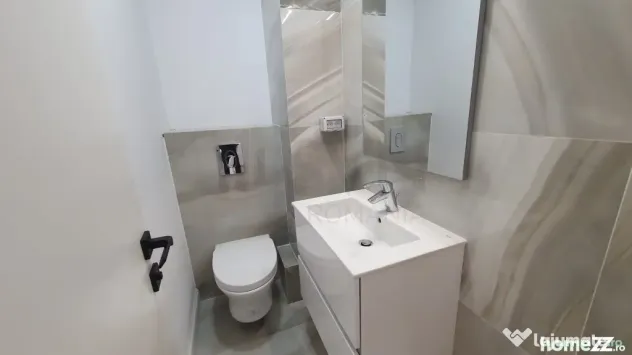 Apartament cu 3 camere singur pe etaj Polona