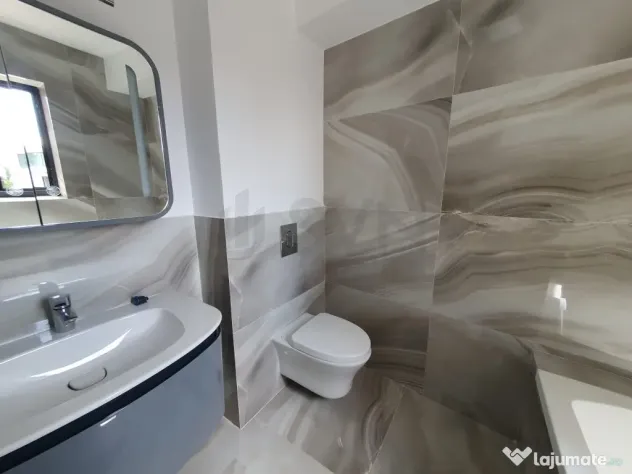 Apartament cu 3 camere singur pe etaj Polona