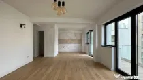 Apartament cu 3 camere singur pe etaj Polona