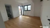 Apartament cu 3 camere singur pe etaj Polona