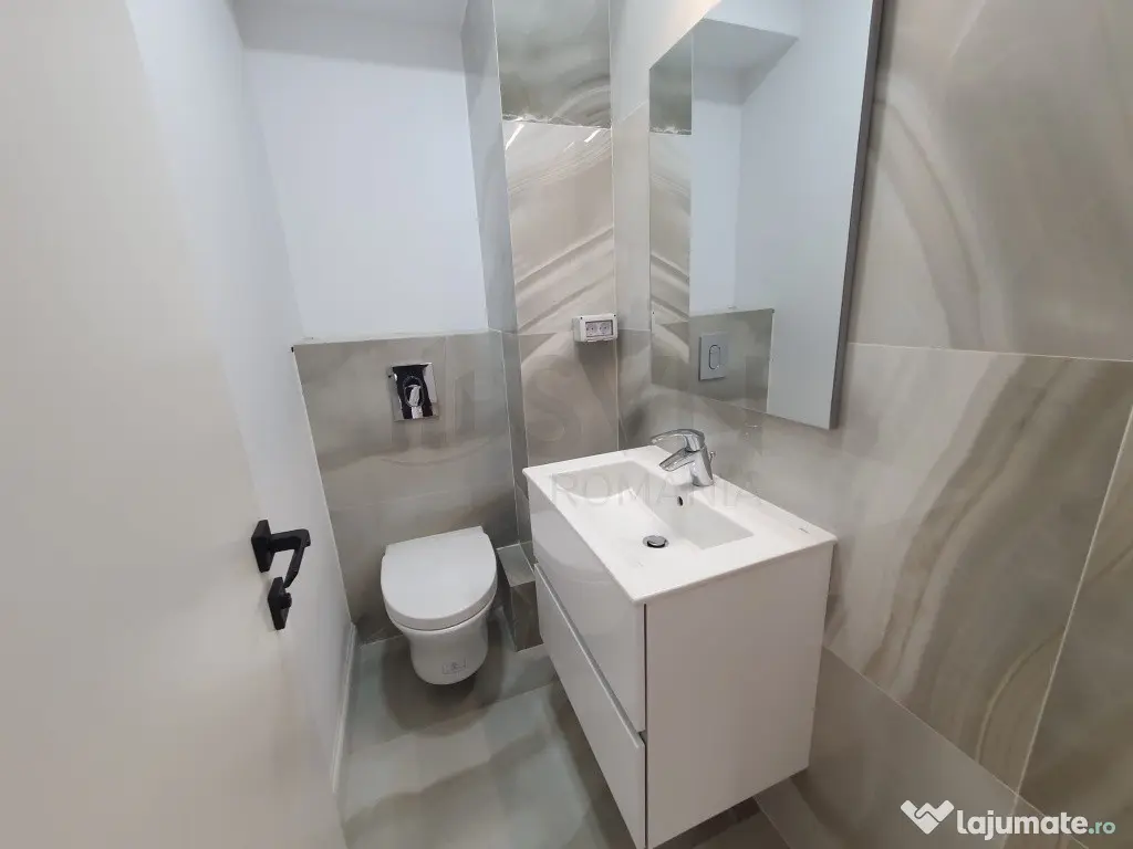 Apartament cu 3 camere singur pe etaj Polona