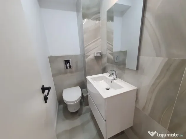Apartament cu 3 camere singur pe etaj Polona