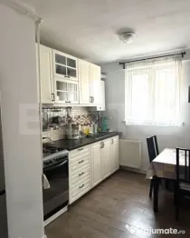 Apartament de vanzare, cu 3 camere, 70 mp, etajul 9 - Astra