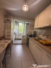 Apartament 3 camere, etaj intermediar, lift, boxa, aproape d 