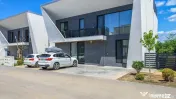 Vila exclusivista I Voluntari