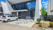 Vila exclusivista I Voluntari