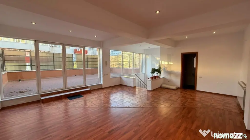 Ion Mihalache l Vila l 370 mp l 5 camere