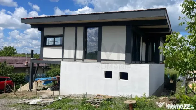 Vila 5 camere HUF Haus Balotesti vedere lac