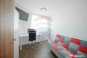 Apartament modern cu 3 camere și loc de parcare în ansa... 