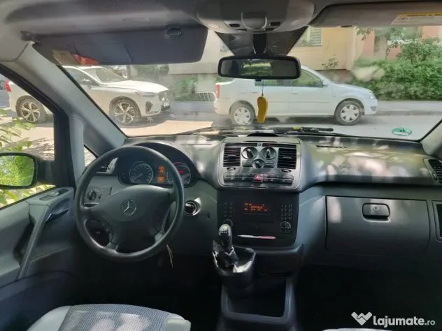 Vând Mercedes Viano