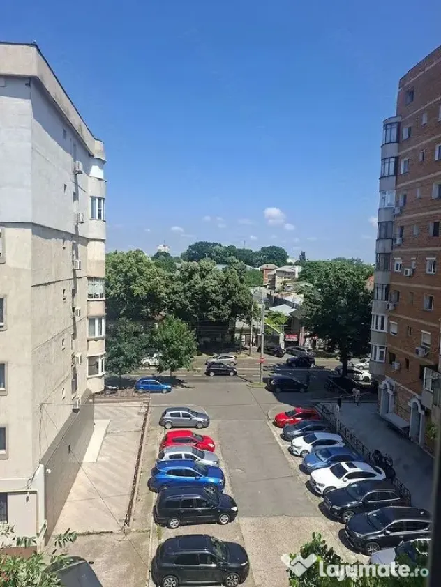 De inchiriat apartament 2 camere, Piața Centrală, et. 4...