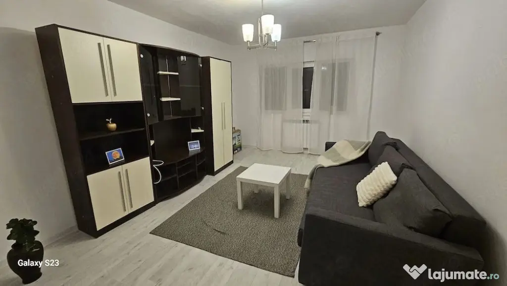 De inchiriat apartament 2 camere, Piața Centrală, et. 4...