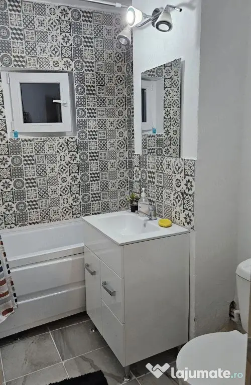 De inchiriat apartament 2 camere, Piața Centrală, et. 4...