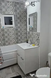 De inchiriat apartament 2 camere, Piața Centrală, et. 4... 