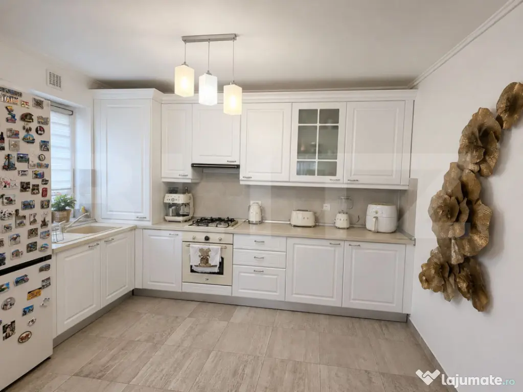 Studio premium cu balcon, loc de parcare si boxa – Kasper
