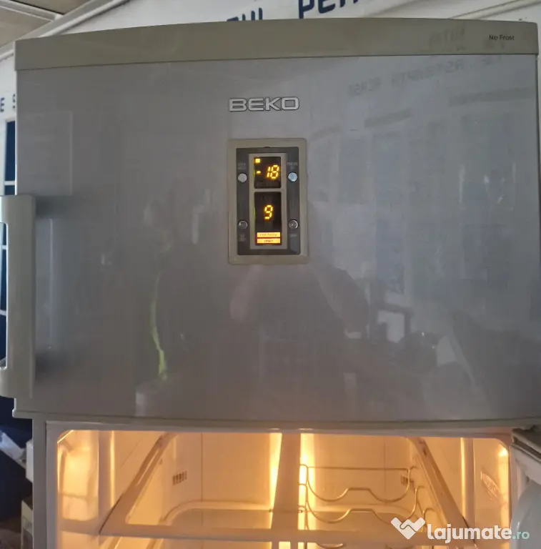 Frigider Beko in doua usi, Model DEN 477MWD, Volum 477litri