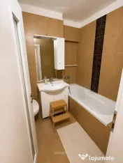 Apartament 4 camere, semidecomandat - zona Tractorul 