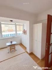 Apartament 4 camere, semidecomandat - zona Tractorul 