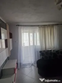 Închiriez garsoniera
