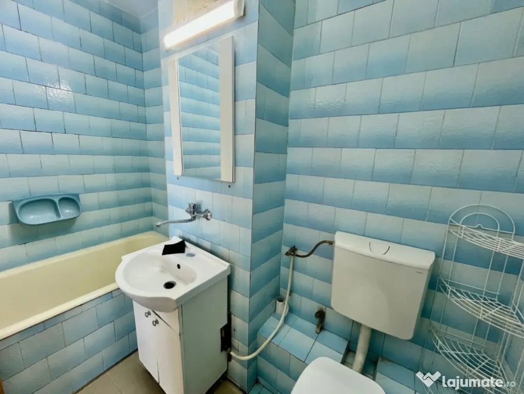 Apartament 2 camere,balcon inchis, lift, cartier Intre Lacuri