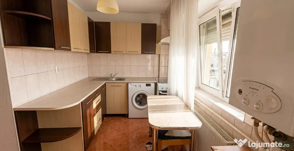 Apartament 2 camere,balcon inchis, lift, cartier Intre Lacuri