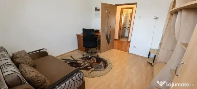Apartament 2 camere,balcon inchis, lift, cartier Intre Lacuri