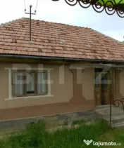 Casă cu 3 camere și un teren de 3000 mp 