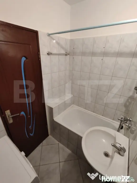 Apartament 3 camere, 40mp, zona Sagului