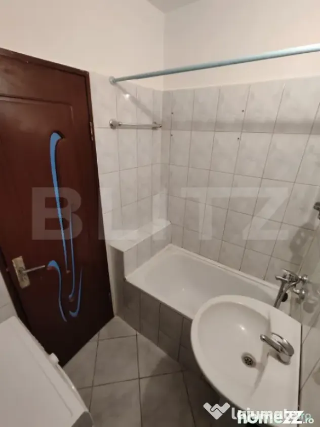 Apartament 3 camere, 40mp, zona Sagului