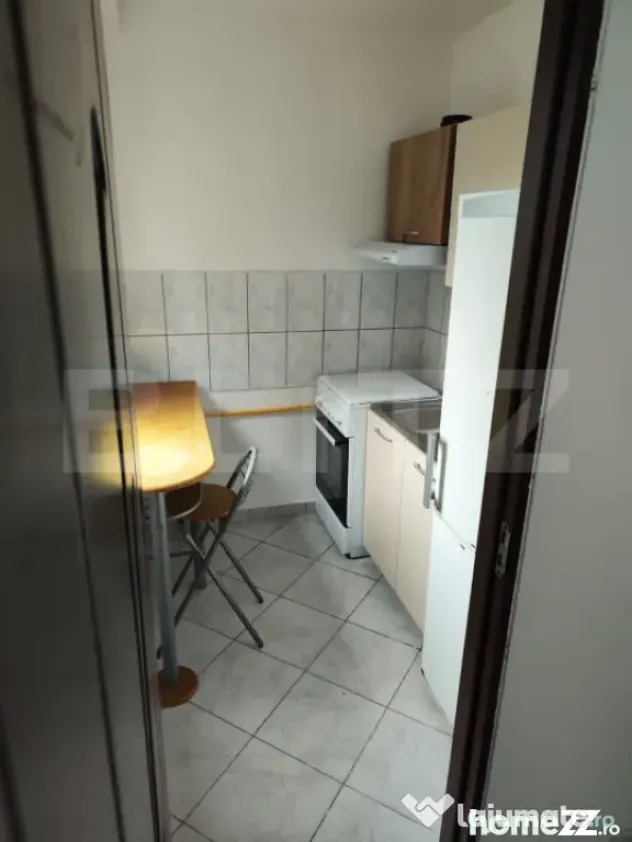 Apartament 3 camere, 40mp, zona Sagului
