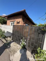 Casa de vanzare langa blocuri,cu toate utilitatile, 500mp te