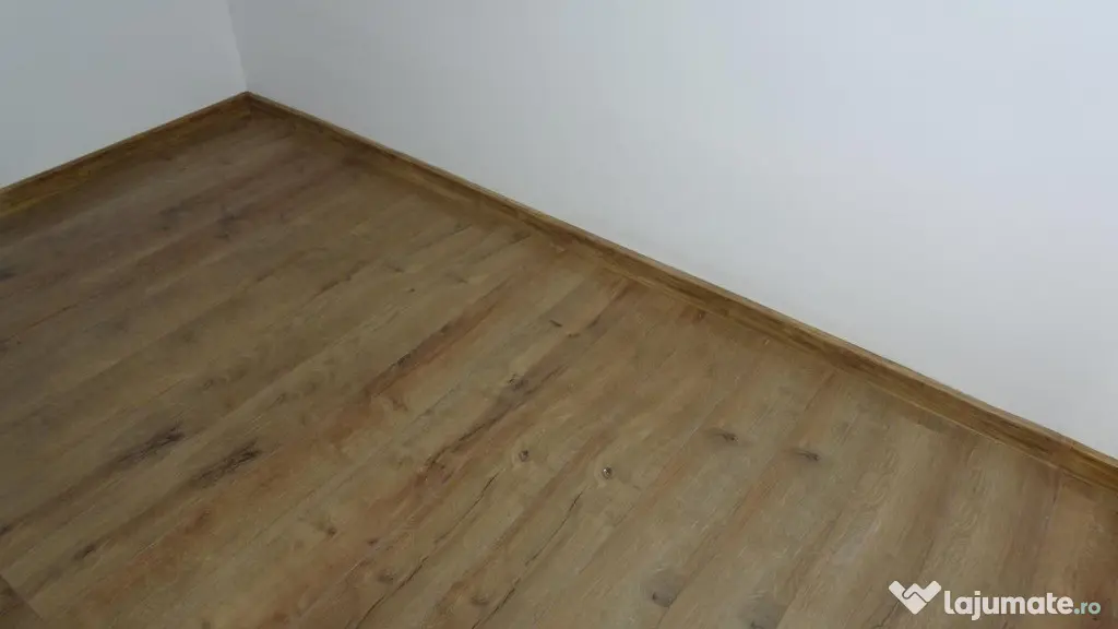 Inchiriez apartament in Vila in Deva, zona ultracentrala, curte comuna