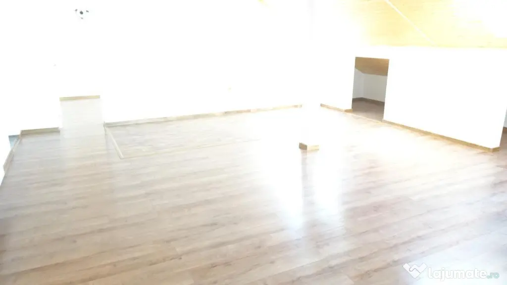 Inchiriez apartament in Vila in Deva, zona ultracentrala, curte comuna