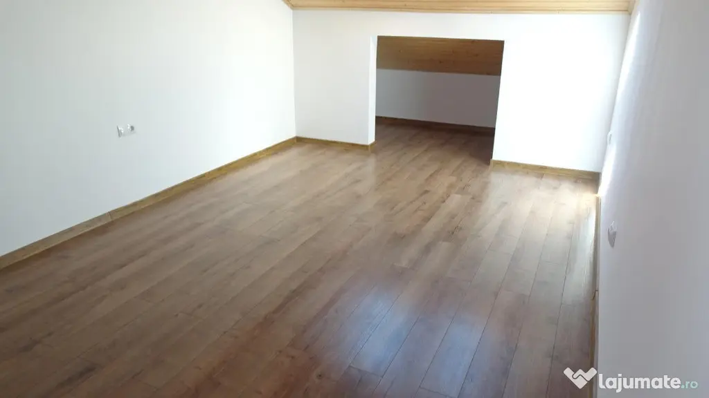 Inchiriez apartament in Vila in Deva, zona ultracentrala, curte comuna