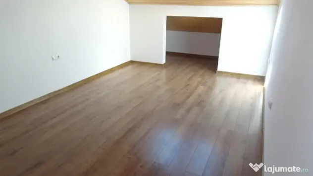 Inchiriez apartament in Vila in Deva, zona ultracentrala, curte comuna