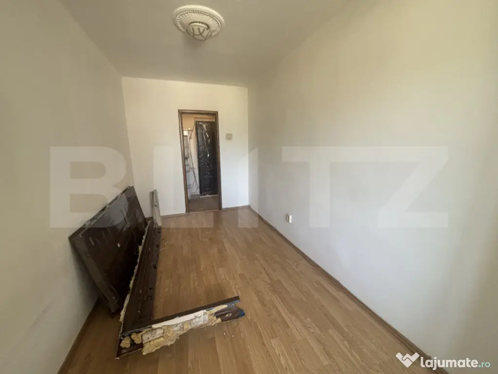 Apartament de vanzare, partial renovat.