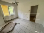Apartament de vanzare, partial renovat. 