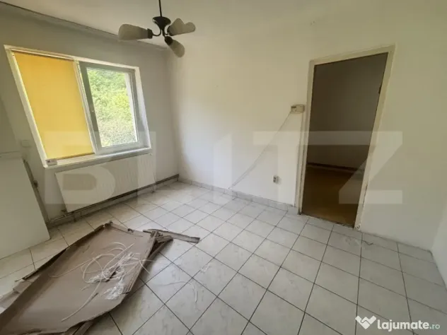 Apartament de vanzare, partial renovat.