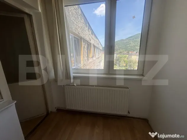 Apartament de vanzare, partial renovat.